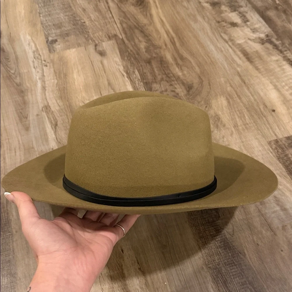 Classic Wide Brim Felt Hat - Tan with Black Band